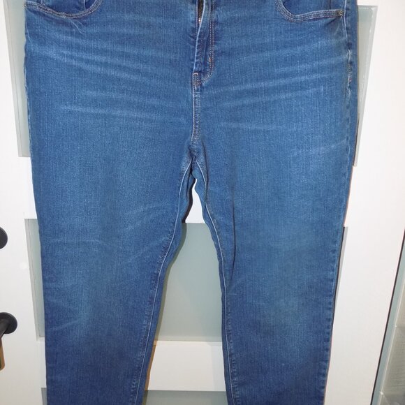 Old Navy Boyfriend Mid-Rise Medium Wash Denim Jeans Size 16 Women's - Picture 2 of 3